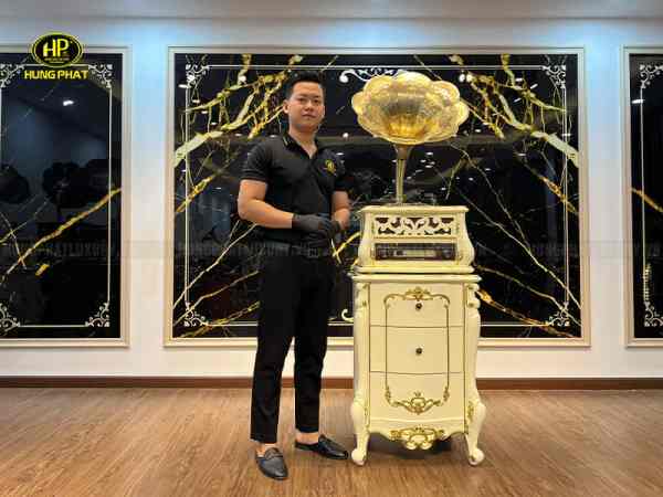 Máy phát nhạc cổ điển L-F08M-T được chụp thực tế tại showroom